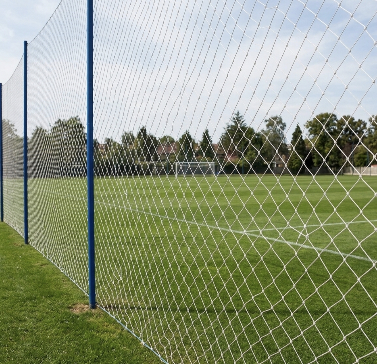 Redes de arco enrolladas en cancha